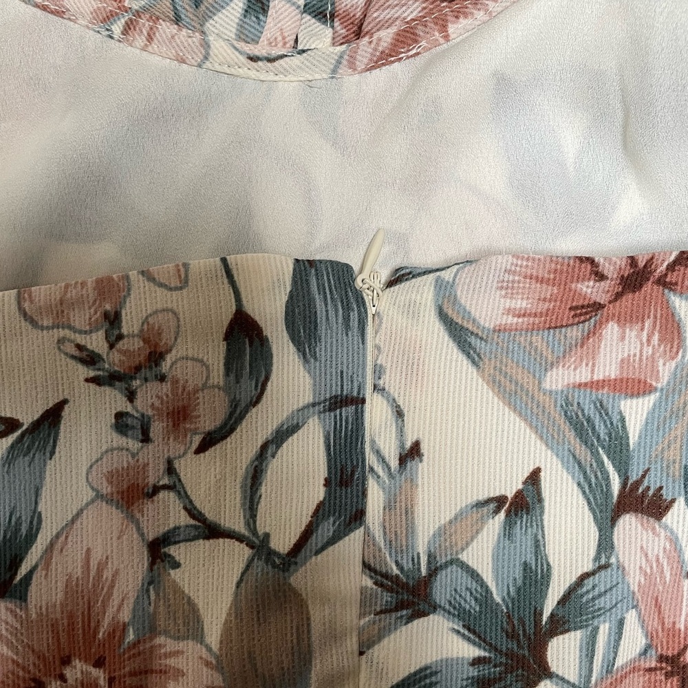 NWOT J.O.A Just One Answer Floral Cold
Shoulder Dress - Picture 5 of 5